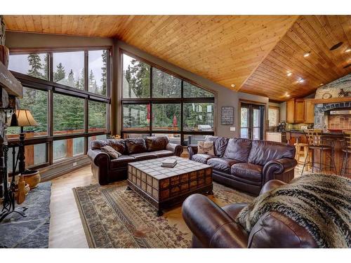 220 Miskow Close, Canmore, AB - Indoor Photo Showing Living Room