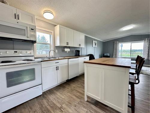 571010 Range Road 100, Rural Woodlands County, AB - Indoor Photo Showing Kitchen With Double Sink