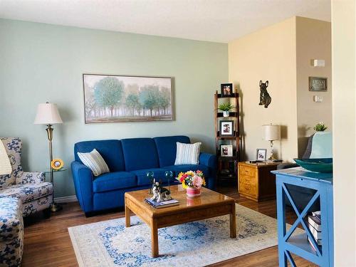 25-9 Leedy Drive, Whitecourt, AB - Indoor Photo Showing Living Room