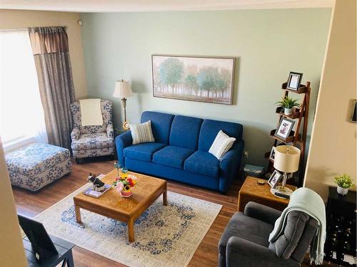 25-9 Leedy Drive, Whitecourt, AB - Indoor Photo Showing Living Room