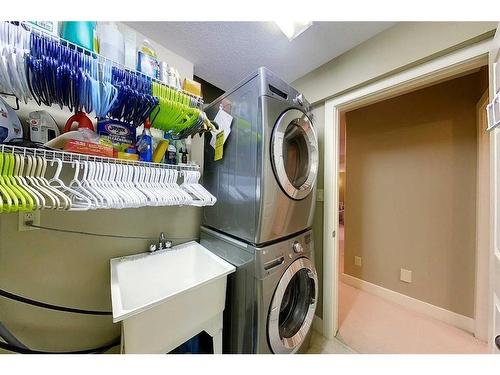 910 62 Street, Edson, AB - Indoor Photo Showing Laundry Room