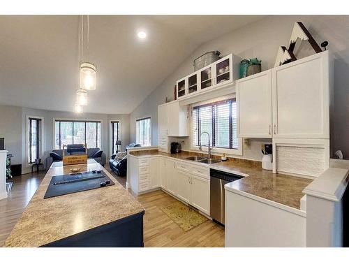 910 62 Street, Edson, AB - Indoor Photo Showing Kitchen With Double Sink