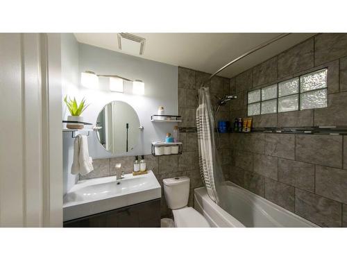 77 Feero Drive, Whitecourt, AB - Indoor Photo Showing Bathroom