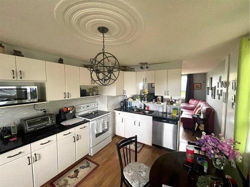 4820 17 Avenue, Edson, AB - Indoor Photo Showing Kitchen