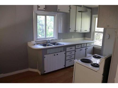 2-53114 Highway 31, Rural Parkland County, AB - Indoor Photo Showing Kitchen With Double Sink