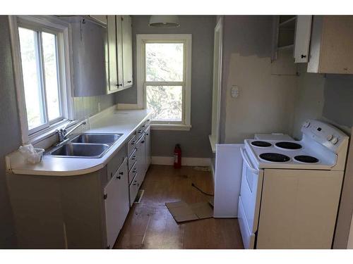 2-53114 Highway 31, Rural Parkland County, AB - Indoor Photo Showing Kitchen With Double Sink