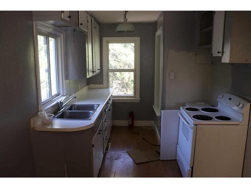 2-53114 Highway 31, Rural Parkland County, AB - Indoor Photo Showing Kitchen With Double Sink