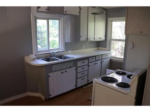 2-53114 Highway 31, Rural Parkland County, AB - Indoor Photo Showing Kitchen With Double Sink