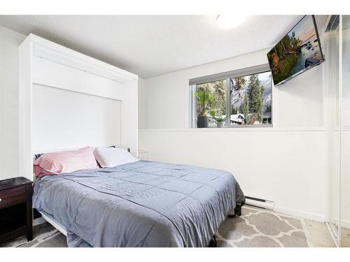 103-440 Cougar Street, Banff, AB - Indoor Photo Showing Bedroom