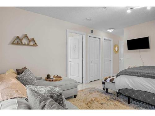 206-201 Muskrat Street, Banff, AB - Indoor Photo Showing Bedroom