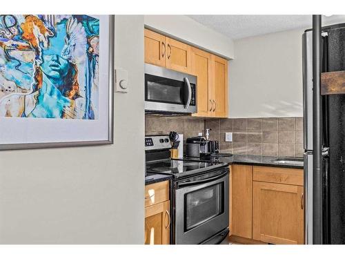 206-201 Muskrat Street, Banff, AB - Indoor Photo Showing Kitchen