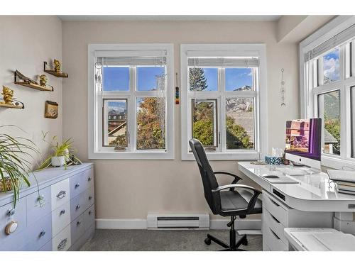 206-201 Muskrat Street, Banff, AB - Indoor Photo Showing Office