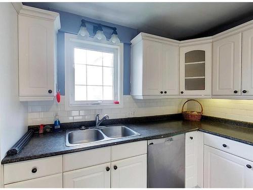 5129 6 Avenue, Edson, AB - Indoor Photo Showing Kitchen With Double Sink