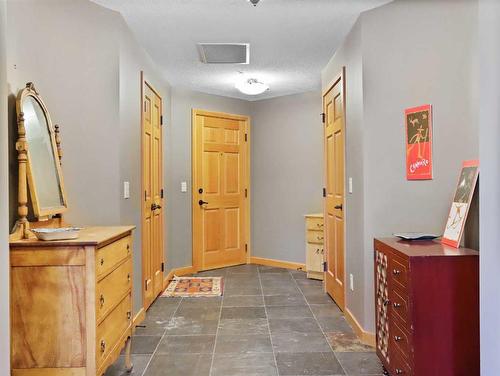 204-505 Spring Creek Drive, Canmore, AB - Indoor Photo Showing Kitchen