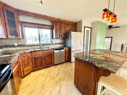 6 Isbister Avenue, Swan Hills, AB - Indoor Photo Showing Kitchen