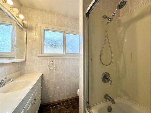 4605 54 Street, Mayerthorpe, AB - Indoor Photo Showing Bathroom