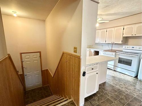 4605 54 Street, Mayerthorpe, AB - Indoor Photo Showing Kitchen