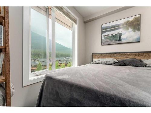 304-106 Stewart Creek Rise, Canmore, AB - Indoor Photo Showing Bedroom