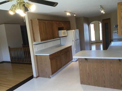 87 Park Drive, Whitecourt, AB - Indoor Photo Showing Kitchen