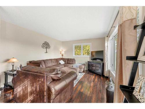 6818 5A Avenue, Edson, AB - Indoor Photo Showing Living Room