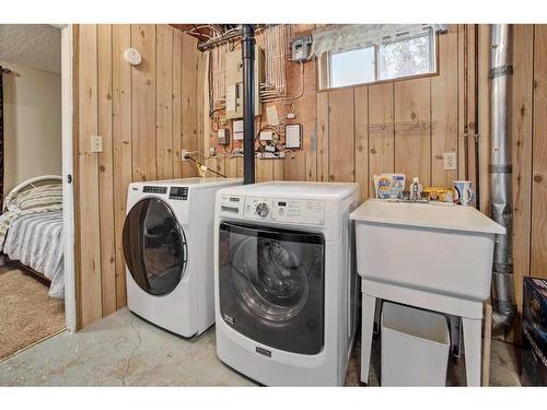 6818 5A Avenue, Edson, AB - Indoor Photo Showing Laundry Room