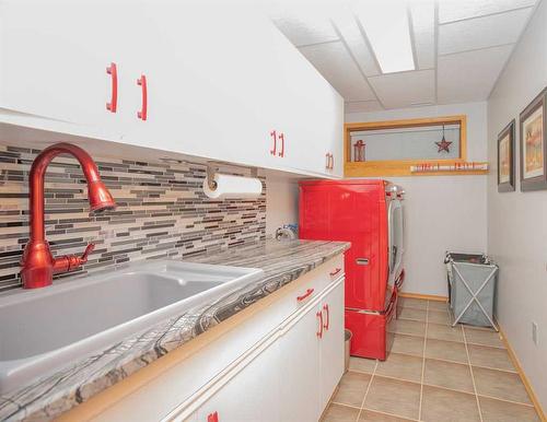 1 Spruce Hill Road, Rural Lesser Slave River No. 124, M.D. Of, AB - Indoor Photo Showing Kitchen