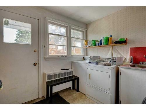 119 Wolverine Street, Banff, AB - Indoor Photo Showing Laundry Room