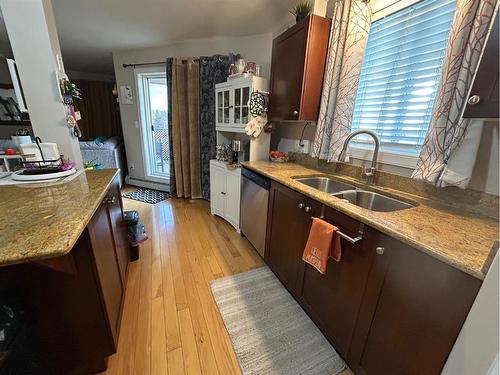 401-4502 52 Ave, Whitecourt, AB - Indoor Photo Showing Kitchen With Double Sink