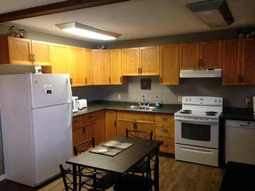 604 3 Avenue, Fox Creek, AB - Indoor Photo Showing Kitchen