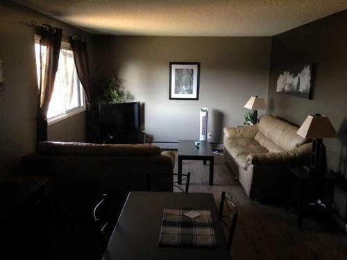 604 3 Avenue, Fox Creek, AB - Indoor