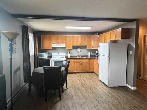 604 3 Avenue, Fox Creek, AB - Indoor Photo Showing Kitchen