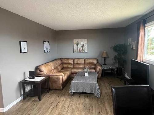 604 3 Avenue, Fox Creek, AB - Indoor Photo Showing Living Room