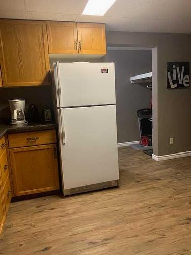 604 3 Avenue, Fox Creek, AB - Indoor Photo Showing Kitchen