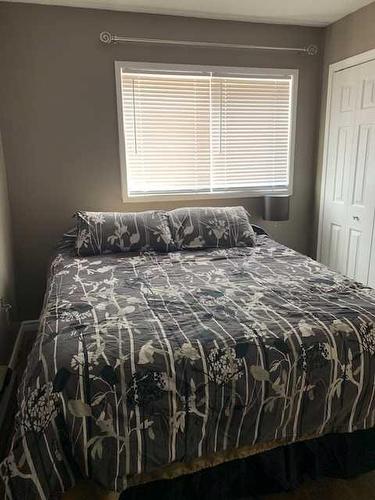 604 3 Avenue, Fox Creek, AB - Indoor Photo Showing Bedroom