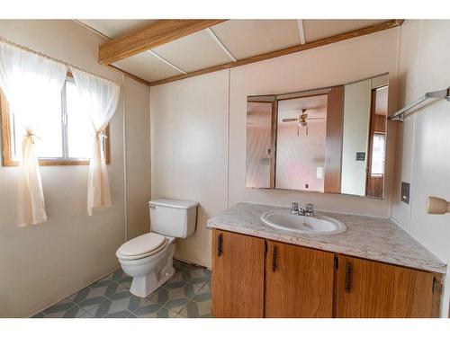 113 Fir Avenue, Hinton, AB - Indoor Photo Showing Bathroom