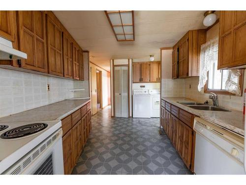 113 Fir Avenue, Hinton, AB - Indoor Photo Showing Kitchen With Double Sink