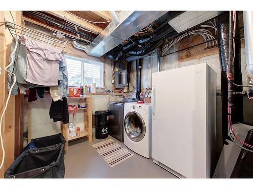 1000 7 Street Sw, Slave Lake, AB - Indoor Photo Showing Laundry Room