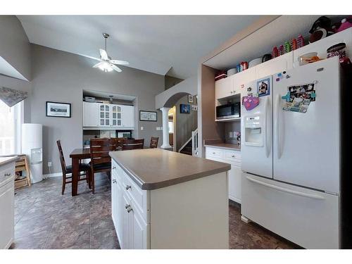 1000 7 Street Sw, Slave Lake, AB - Indoor Photo Showing Kitchen