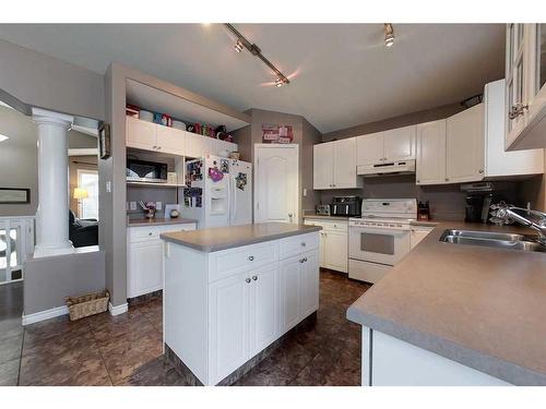 1000 7 Street Sw, Slave Lake, AB - Indoor Photo Showing Kitchen With Double Sink