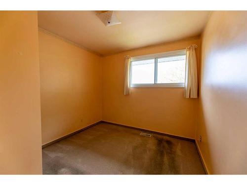 117 Dorin Drive, Hinton, AB - Indoor Photo Showing Other Room