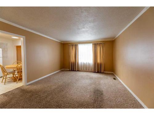 117 Dorin Drive, Hinton, AB - Indoor Photo Showing Other Room