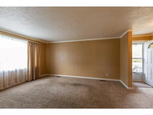 117 Dorin Drive, Hinton, AB - Indoor Photo Showing Other Room