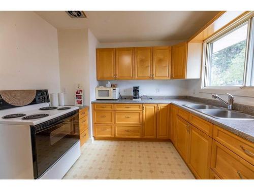 117 Dorin Drive, Hinton, AB - Indoor Photo Showing Kitchen With Double Sink