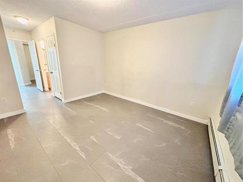 204-228 Pembina Avenue, Hinton, AB - Indoor Photo Showing Other Room