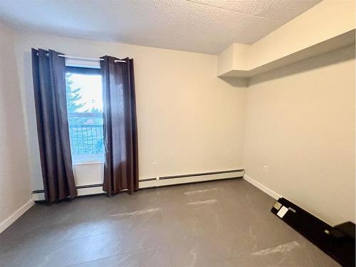 204-228 Pembina Avenue, Hinton, AB - Indoor Photo Showing Other Room