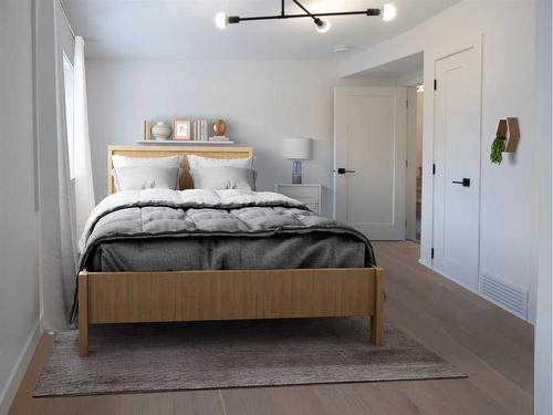 512 8Th Avenue, Canmore, AB - Indoor Photo Showing Bedroom