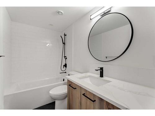 512 8Th Avenue, Canmore, AB - Indoor Photo Showing Bathroom