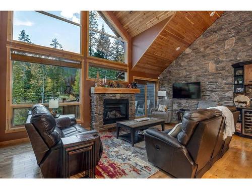 108-102 Armstrong Place, Canmore, AB - Indoor Photo Showing Living Room With Fireplace