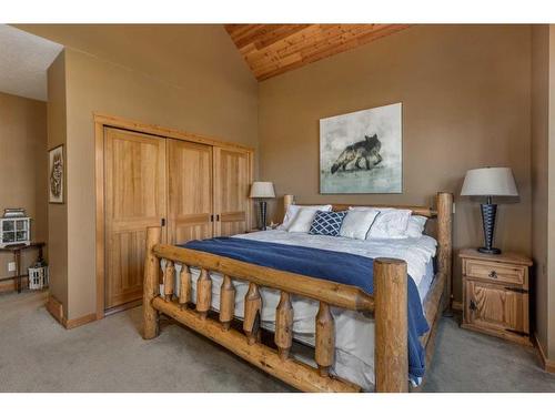 108-102 Armstrong Place, Canmore, AB - Indoor Photo Showing Bedroom