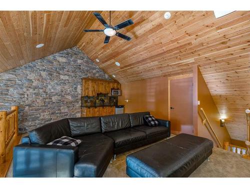 108-102 Armstrong Place, Canmore, AB - Indoor Photo Showing Living Room